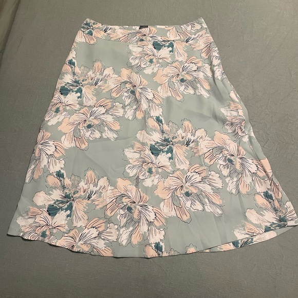 Ann Taylor Factory 4P Skirt - Picture 4 of 8
